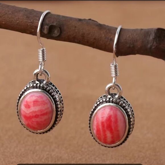 ✨🆕✨ Delicate Red Pink Inspired Rhodolite Lapis Decor Stones Dangle Earrings✨ - Picture 4 of 10
